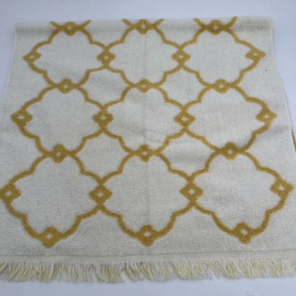 Vintage MCM Gold Yellow Sculpted Fringe Bath/Hand Towel 100% Cotton